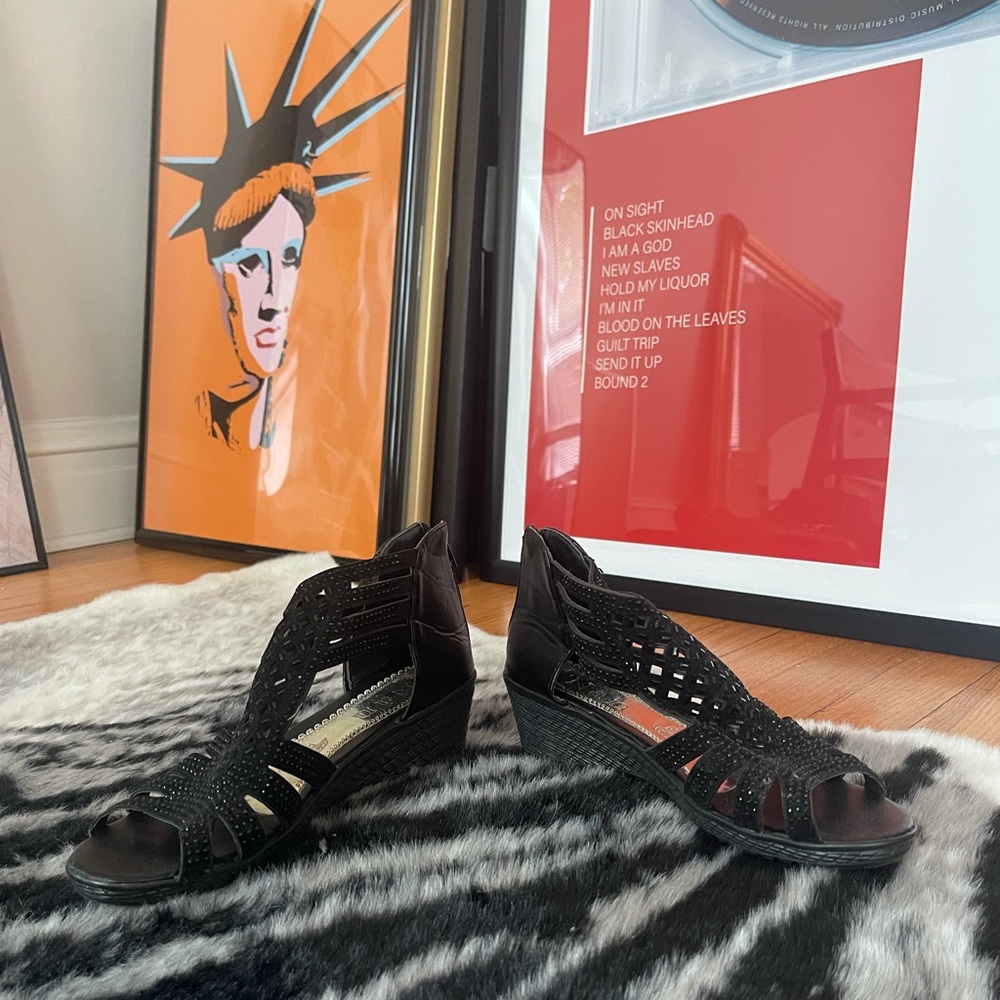 Black wedged sandal